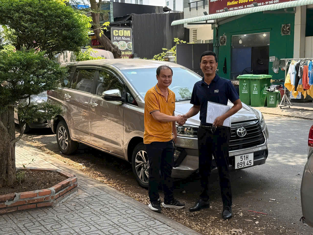 Ký kết hợp đồng cầm xe ô tô