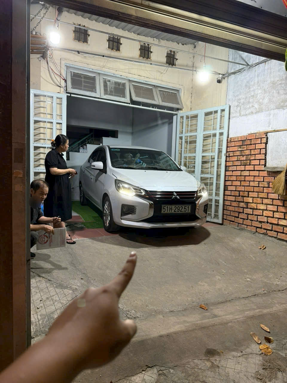 Xe ô tô đang vay trả góp ngân hàng cầm được không