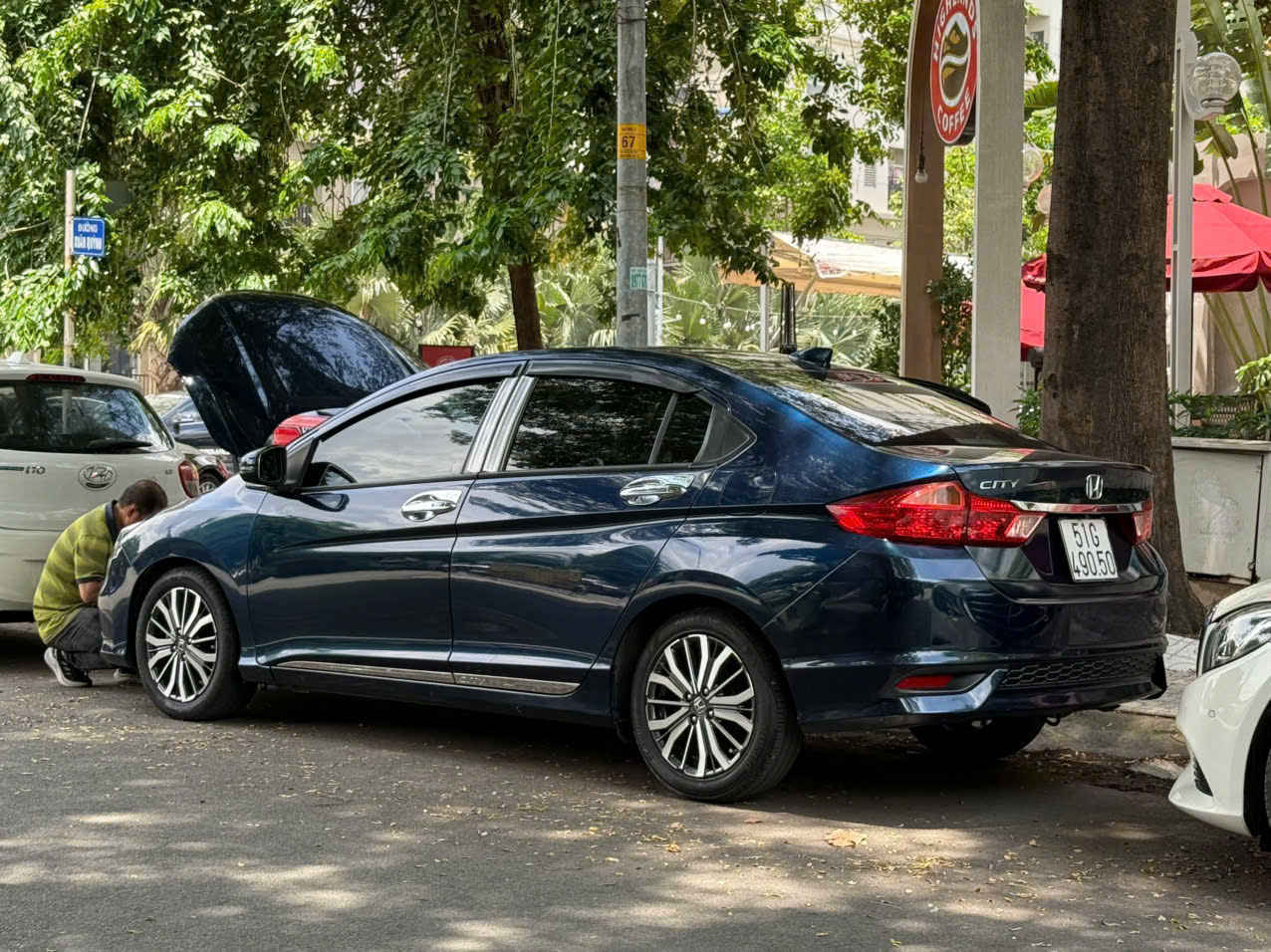 Xe ô tô đang trả góp ngân hàng có cầm được không